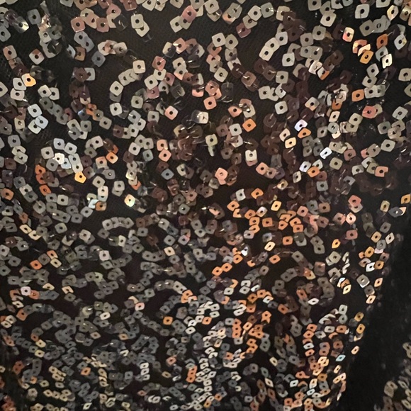 Tahari Black & silver sequin skirt, Size 12 but runs small - Picture 6 of 6